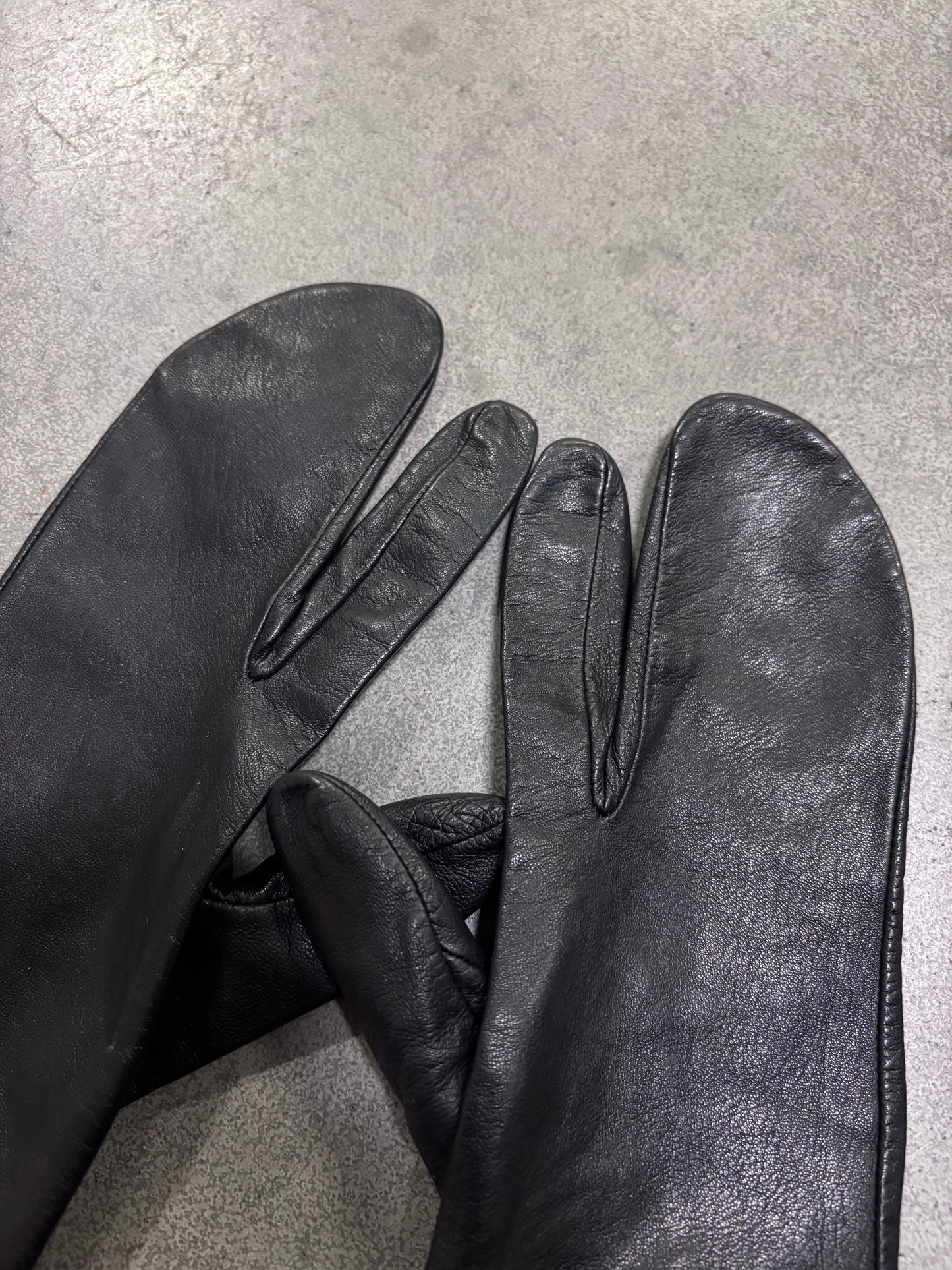 Maison Martin Margiela leather tabi gloves late 90’s/early 00’s