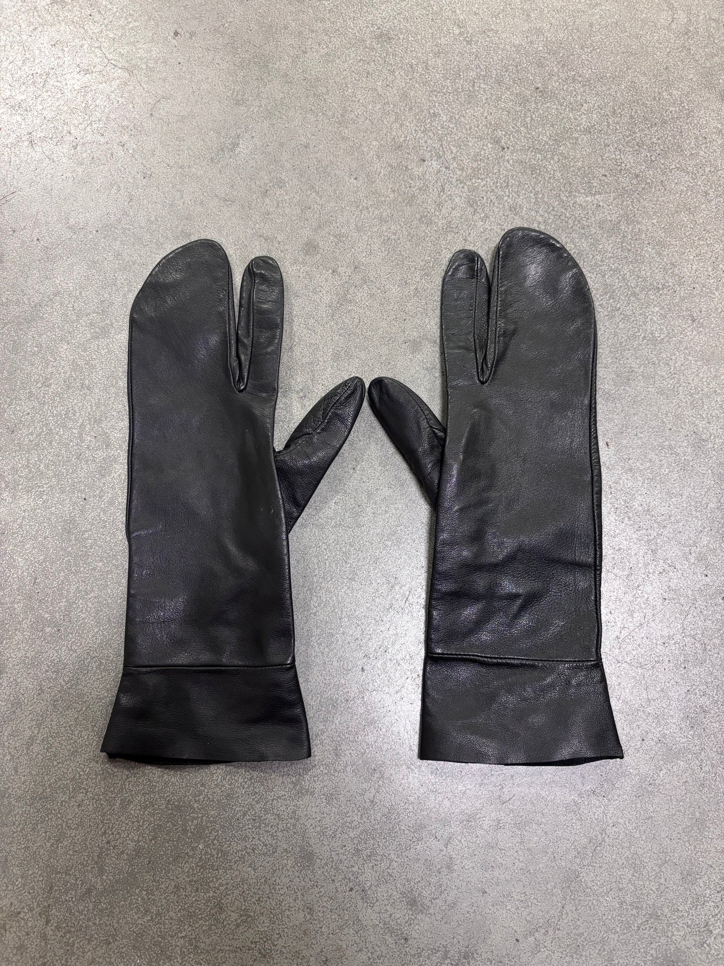 Maison Martin Margiela leather tabi gloves late 90’s/early 00’s