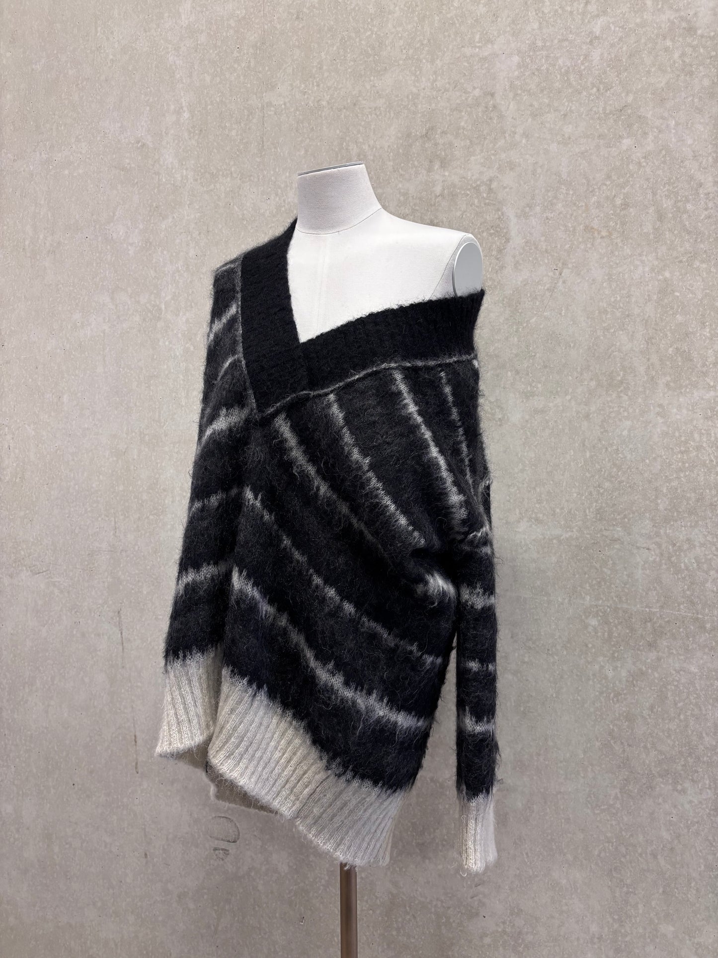 Isabel Benenato V-neck sweater