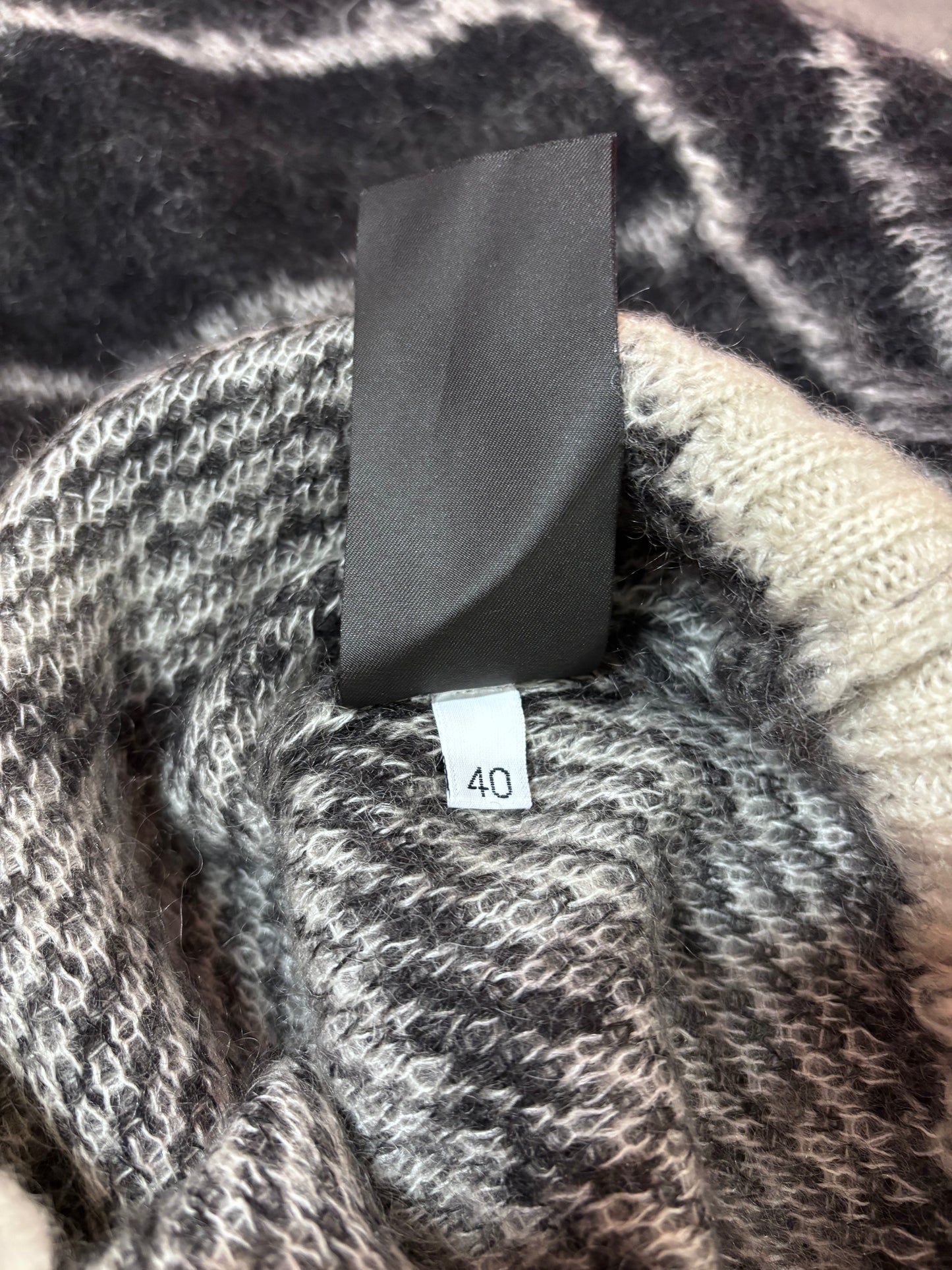 Isabel Benenato V-neck sweater