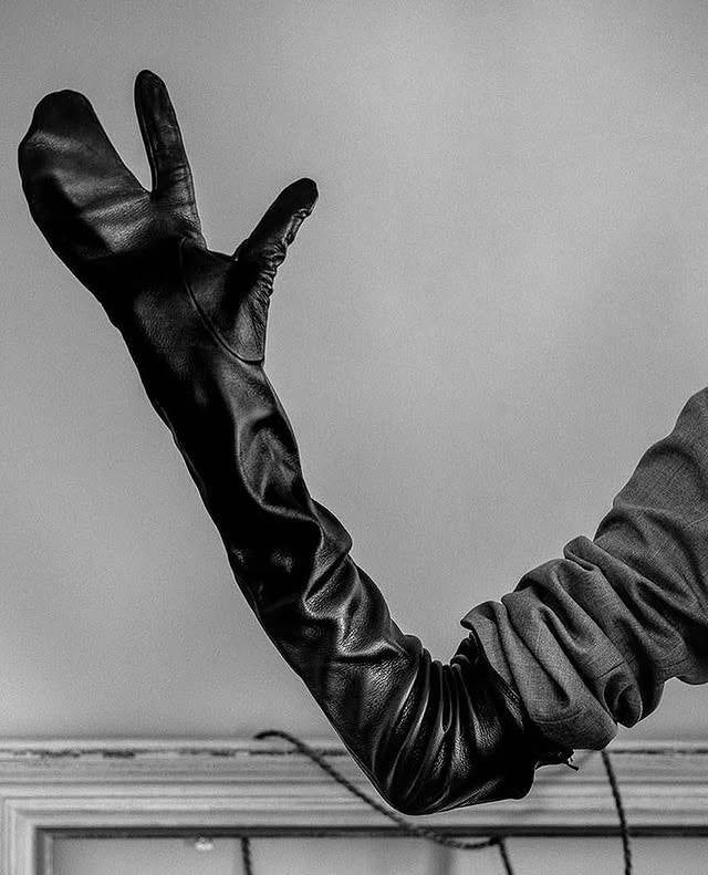 Maison Martin Margiela leather tabi gloves late 90’s/early 00’s