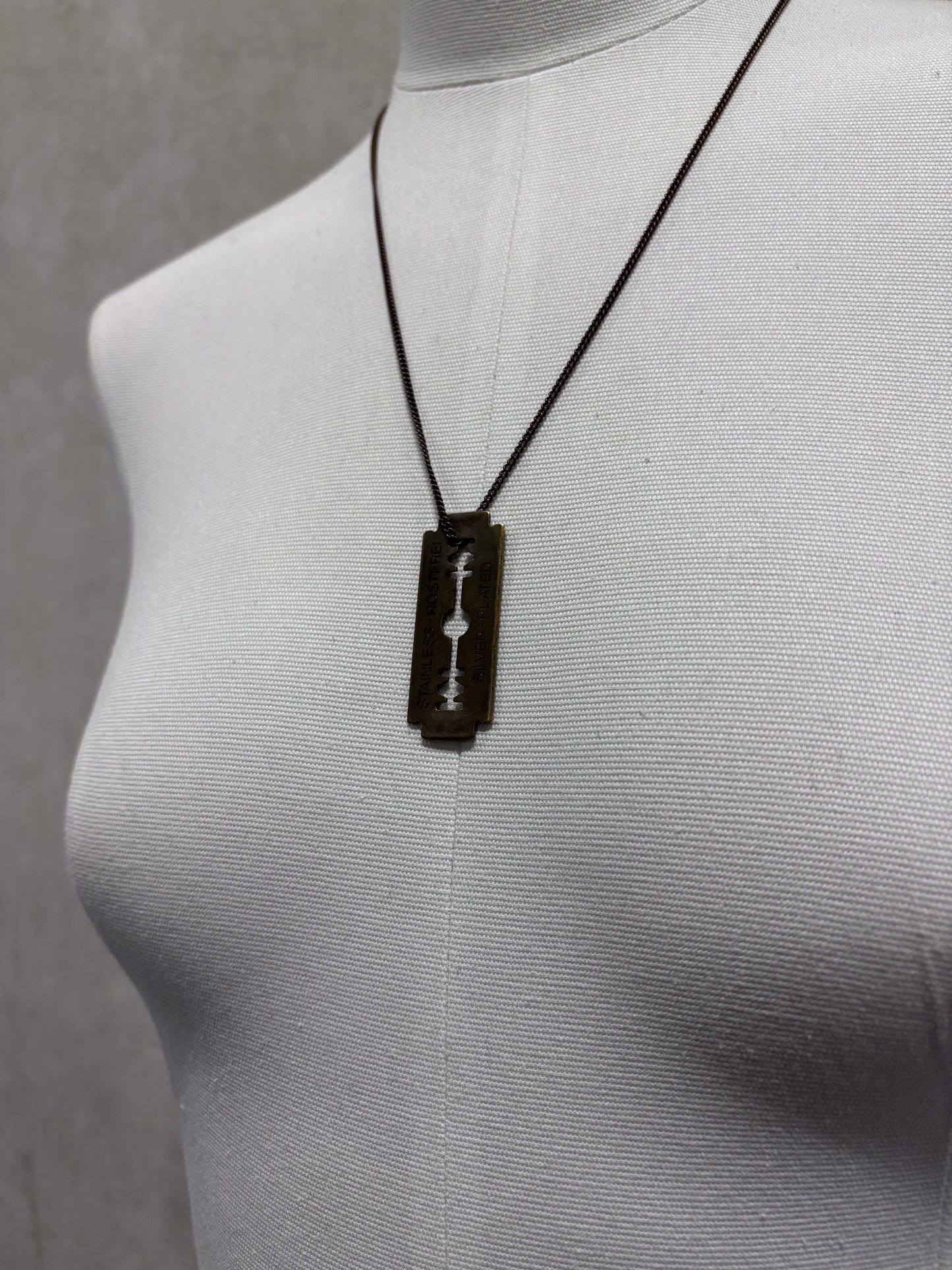 Maison Martin Margiela F/W 2007 razor blade necklace